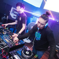Simultaneous Looks音乐简谱